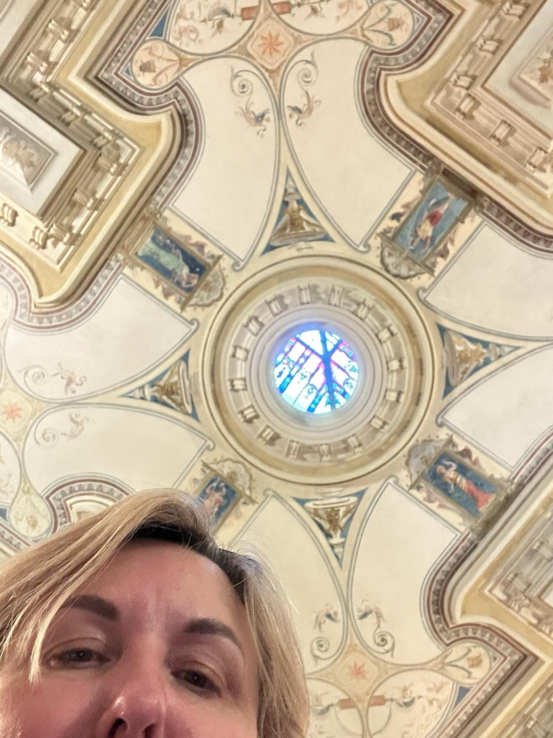 Культура действия заставляет нас постоянно что-то "делать": бороться с тревогой, работать над собой, стремиться к счастью. Но чем больше мы стараемся контролировать чувства и реакции, тем сильнее напряжение. image preview