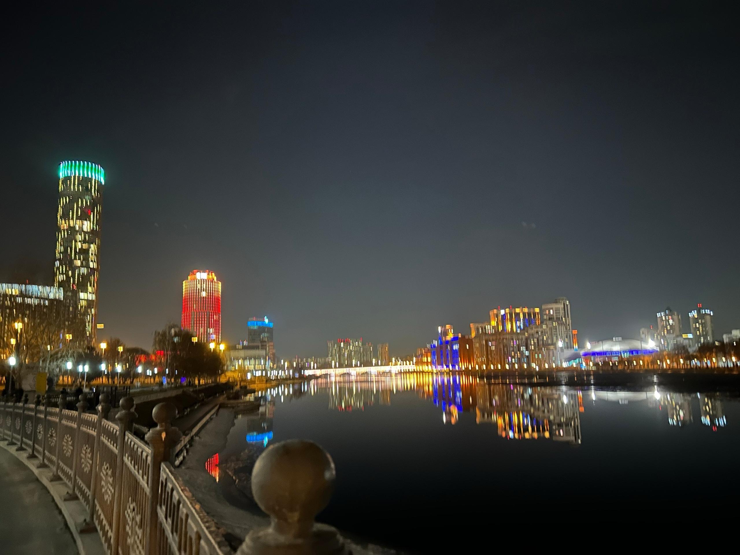 Что вы чувствуете, когда в большой компании разговор вдруг обрывается и наступает долгая пауза? image preview